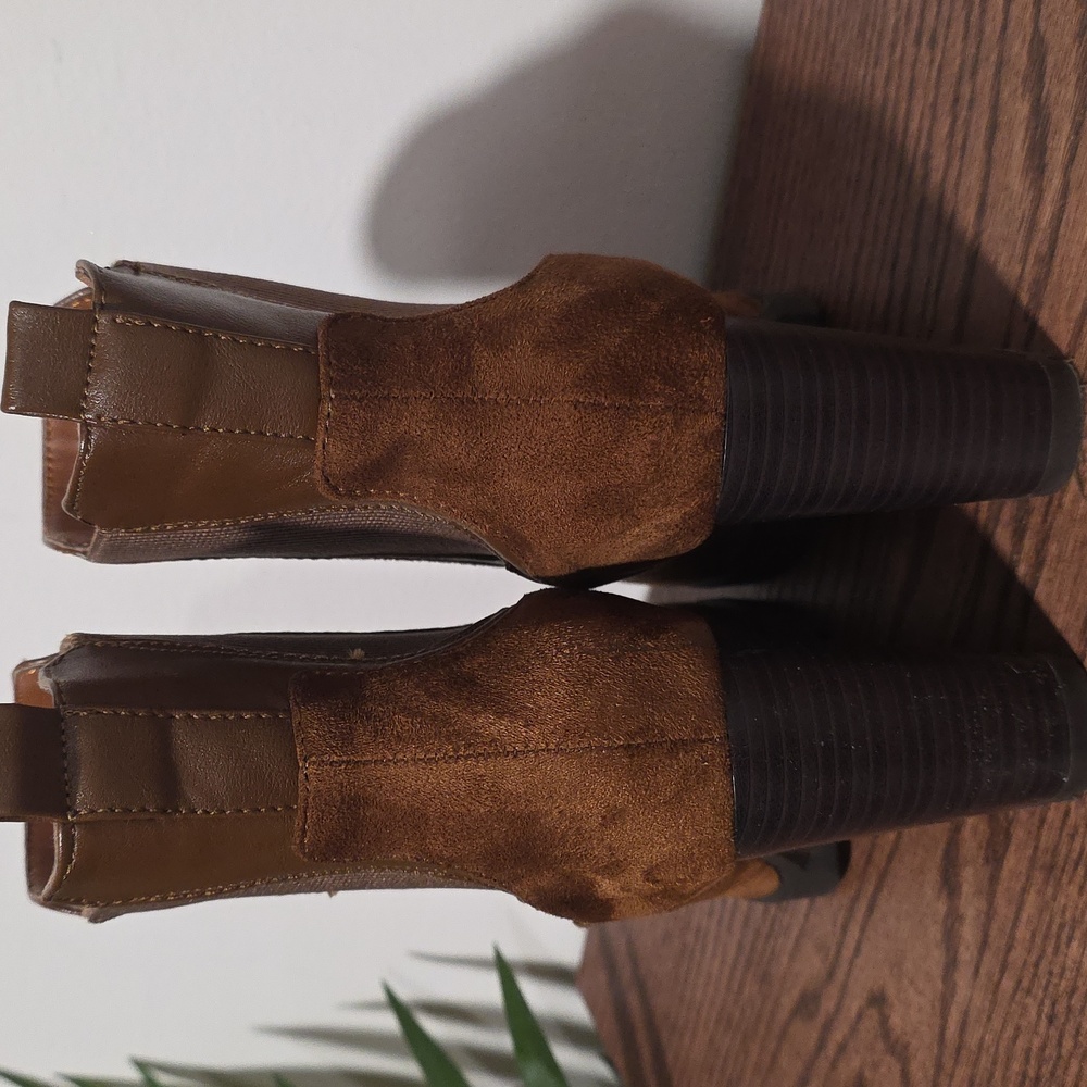 🌞🌞Chelsea Brown Faux Suede Heel Ankle Boots Womens 8 - Picture 4 of 8